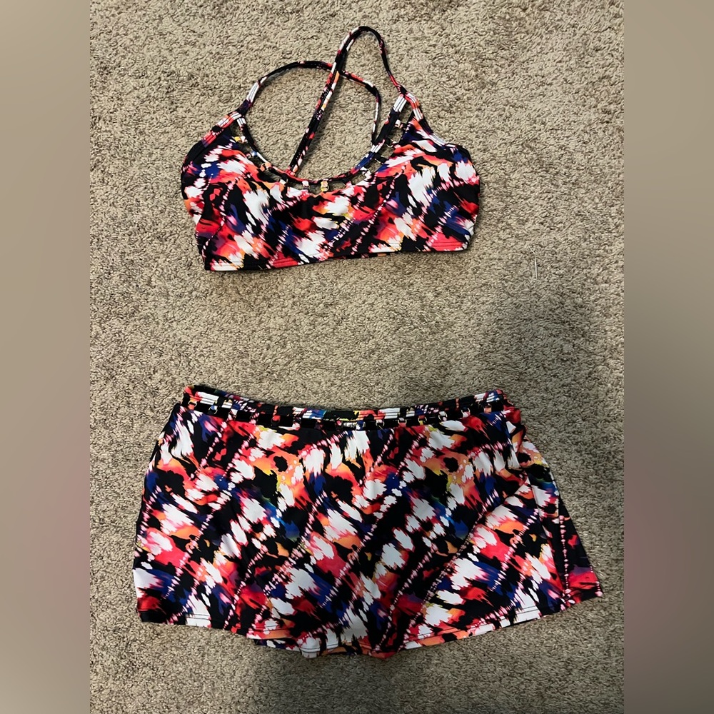 NWT Venus swim top and skirt, size 8 top, size 6 bottoms